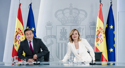 José Manuel Albares y Pilar Alegría en rueda de prensa tras la reunión del Consejo de Ministros