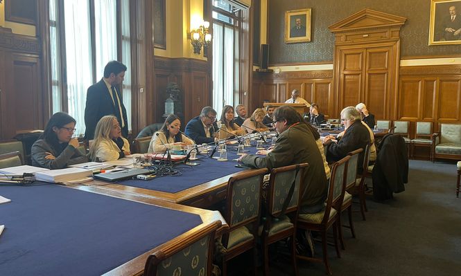 Damnificados de Conexión Ganadera ante los senadores de la Comisión de Hacienda