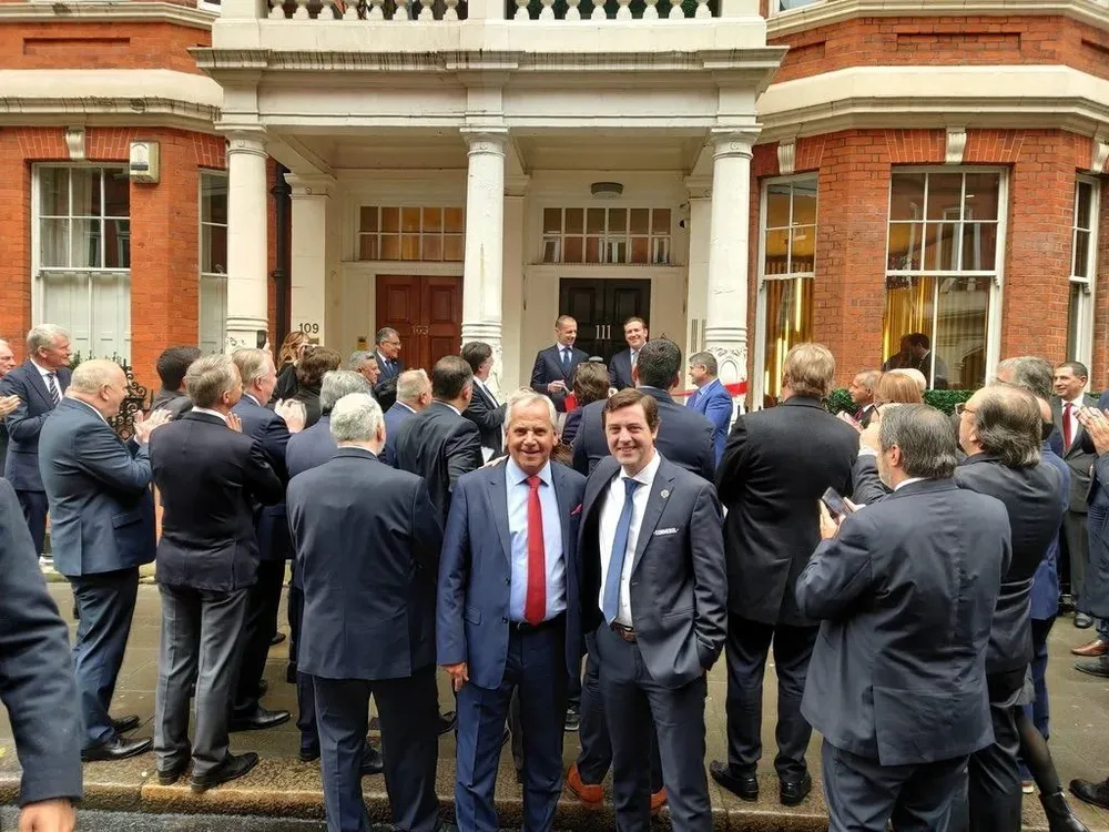 José Fuentes e Ignacio Alonso en la inauguración de la oficina de Conmebol y UEFA en Londres