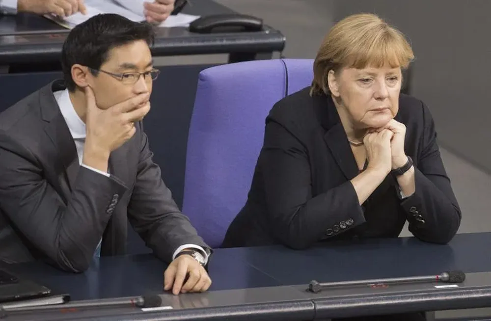 La canciller alemana, Angela Merkel, y el ministro alemán de Economía, Philipp Rösler