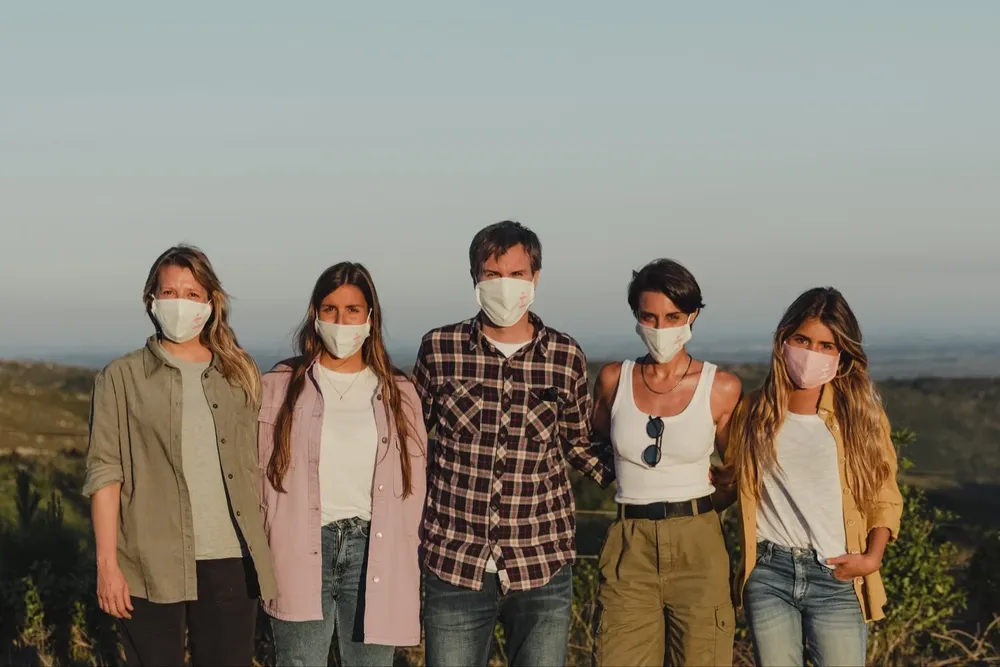 Manu Da Silveira, Camila Ortega, Nicolás Peyrous, Patricia Wolf y Meri Deal.