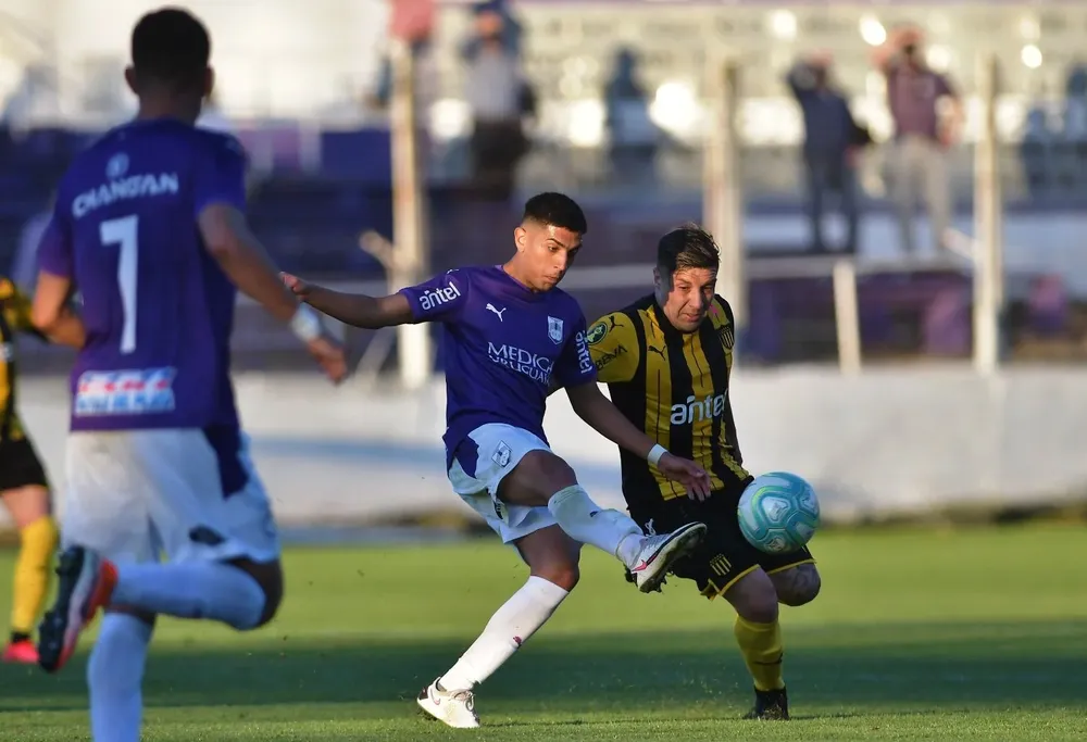 Contra Christian Bravo en el 2-1 ante Peñarol por el Intermedio 2020