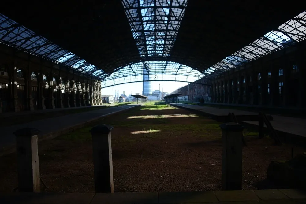 La Estación Central fue una obra del ingeniero Luis Andreoni y se inauguró en 1897 a instancias de la empresa “Central Uruguay Railways, Ltda.”