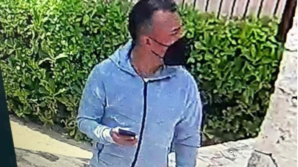 La policía busca al tirador y publicó su fotografía