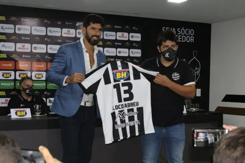 El Loco Abreu en su presentación en Athletic Club