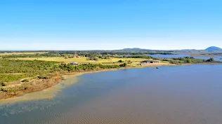 El lujo de vivir a orillas de la ecológica Laguna del Sauce