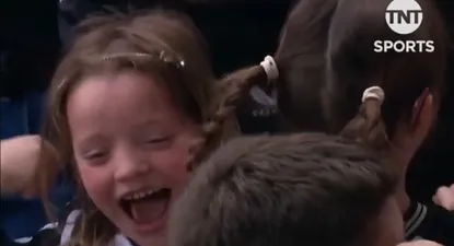 La alegría de los niños y niñas sordos por el festejo de Dan Burn de Newcastle United