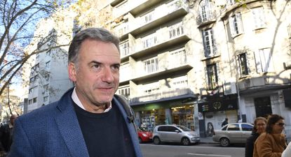 El Observador | Yamandú Orsi llega a la sede del FA