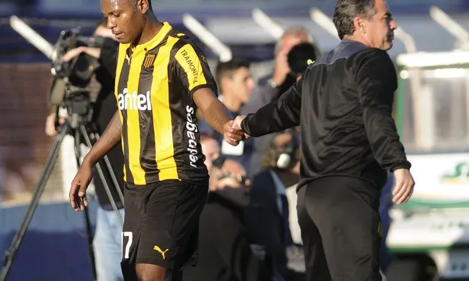 Marcelo Zalayeta no encuentra su mejor fútbol