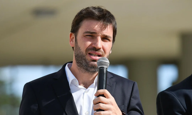 El gobernador de Chubut, Ignacio Torres, señaló: “Podemos estar orgullosos de ser la primera provincia de la Argentina donde somos todos iguales ante la ley”
