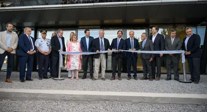 El corte de cinta de la nueva terminal