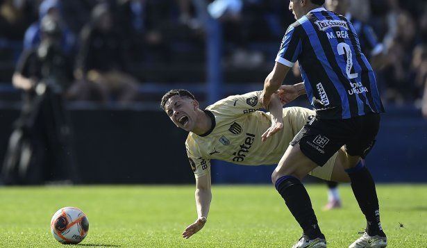 Martín Rea de Liverpool le hace falta a Leonardo Fernández de Peñarol por el Torneo Clausura