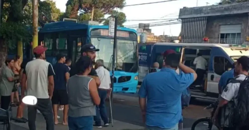 Rosario: anuncian paro de colectivos después de que un sicario baleó y dejó grave a un chofer