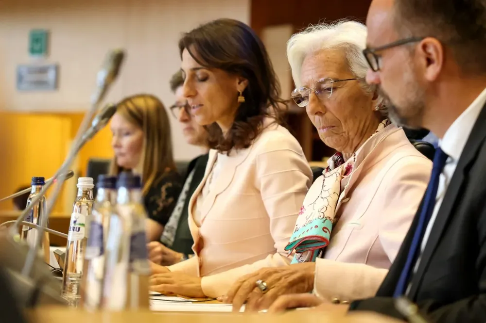 La titular de la autoridad monetaria, Christine Lagarde, habló del “dolor que significa mantener elevados las tasas de interés por el impacto directo en los hogares”.