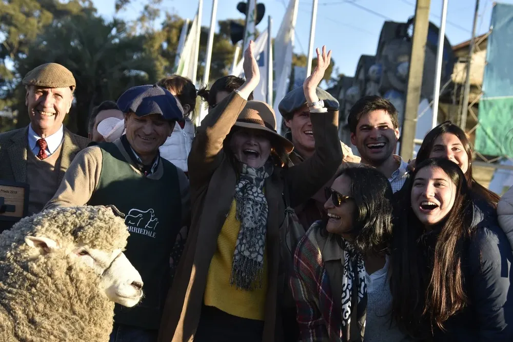 Cuando el jurado anunció al Gran Campeón, la familia estalló en festejos.