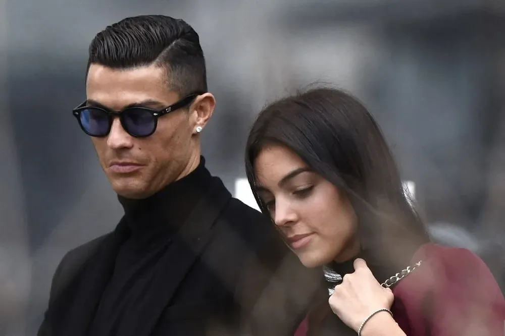Cristiano Ronaldo y Georgina Rodríguez anunciaron la muerte de uno de sus mellizos Cristiano Ronaldo y Georgina Rodríguez anunciaron la muerte de uno de sus mellizos