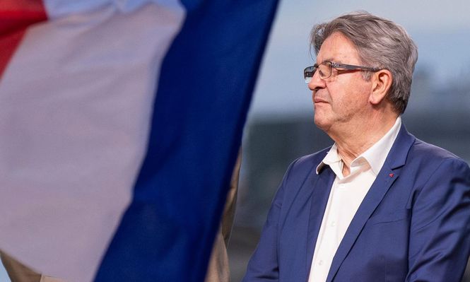 El líder de la izquierda radical Jean-Luc Mélenchon se apresuró a proclamar su victoria.