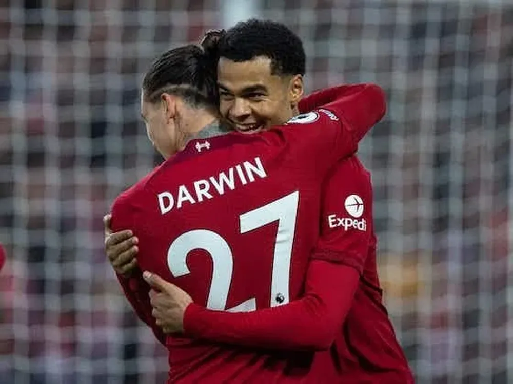 Darwin con el número 27 en la espalda