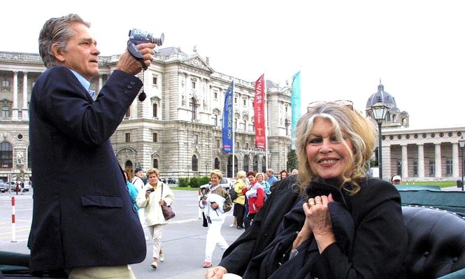 Brigitte Bardot, ya en su madurez, posando en París.