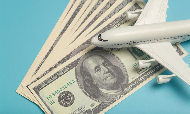 El impacto del turismo en las reservas: cómo crece el déficit de dólares por los viajes al exterior y los pagos con tarjeta