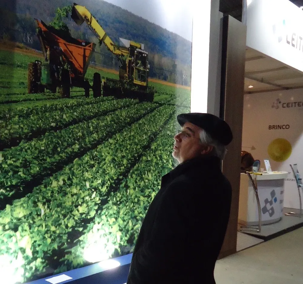 El ministro Aguerre en el stand de Uruguay en la Expointer 2013