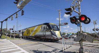 la mas mortal de las principales lineas ferroviarias de eeuu: por que mas de 200 personas han muerto en las vias del tren brightline que conecta miami y orlando