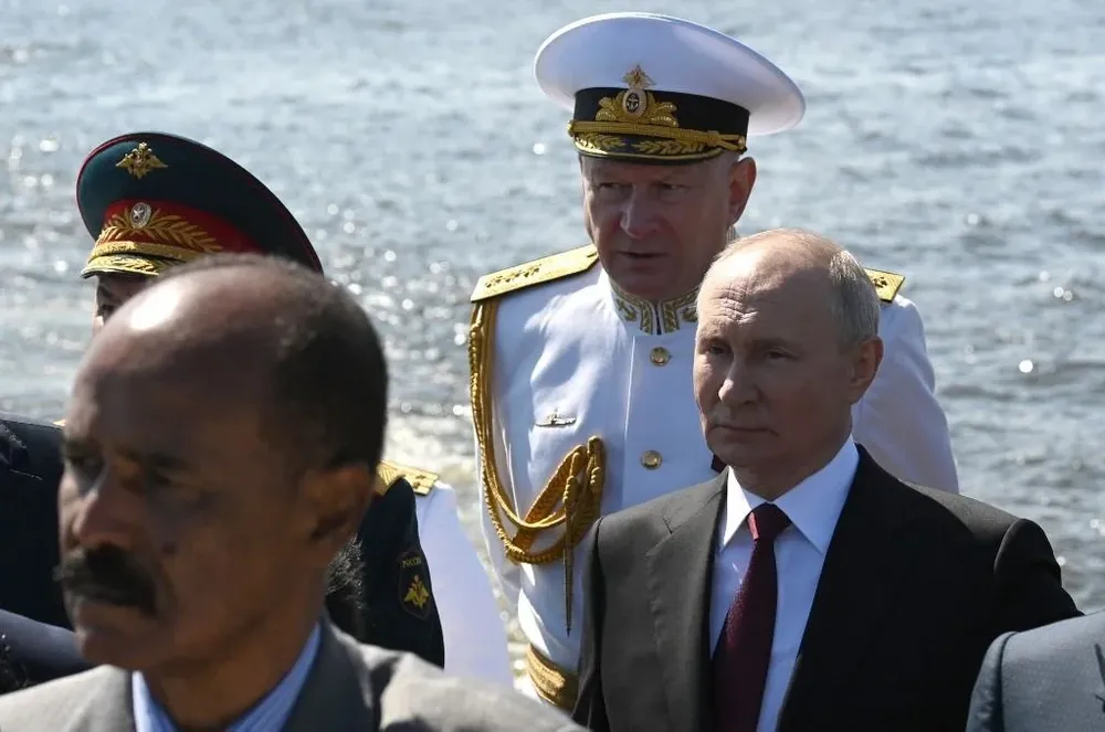 Vladimir Putin en un acto por el día de la Armada rusa