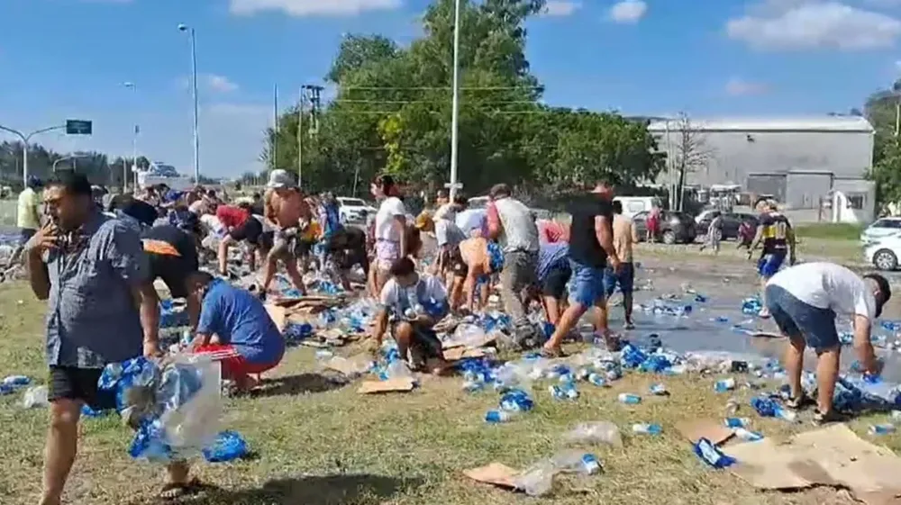 Los vecinos se llevaron la mercadería