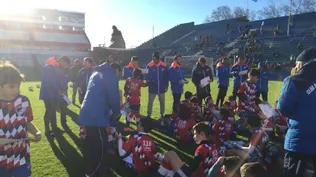 Los niños con los jugadores de Nacional