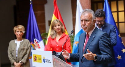 Ángel Víctor Torres, ministro de Política Territorial y Memoria Democrática y Yolanda Díaz, vicepresidenta segunda del Gobierno
