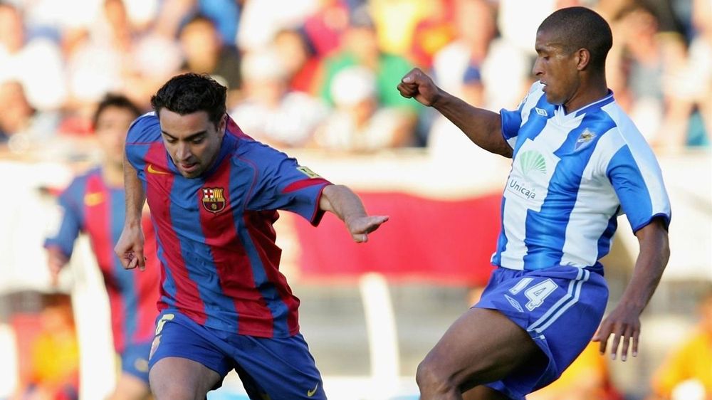 Marcelo Romero en Málaga, marcando a Xavi Hernández de Barcelona