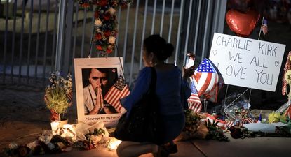 El Observador | Charlie Kirk - memorial en Phoenix - AFP