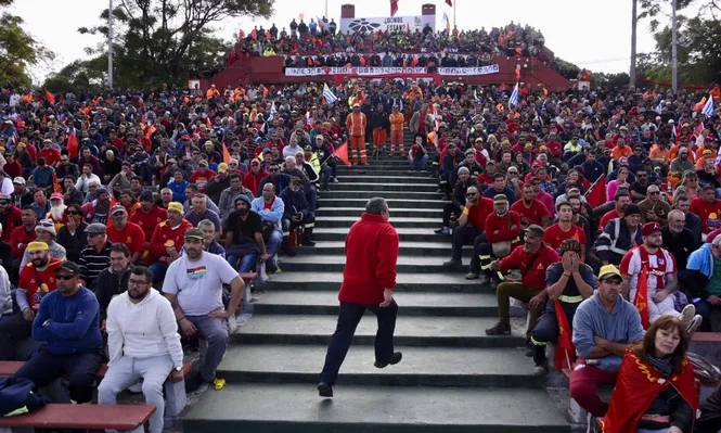 A los empujones y con música de Los Redondos: así fue la caliente asamblea del Sunca previa a una negociación clave