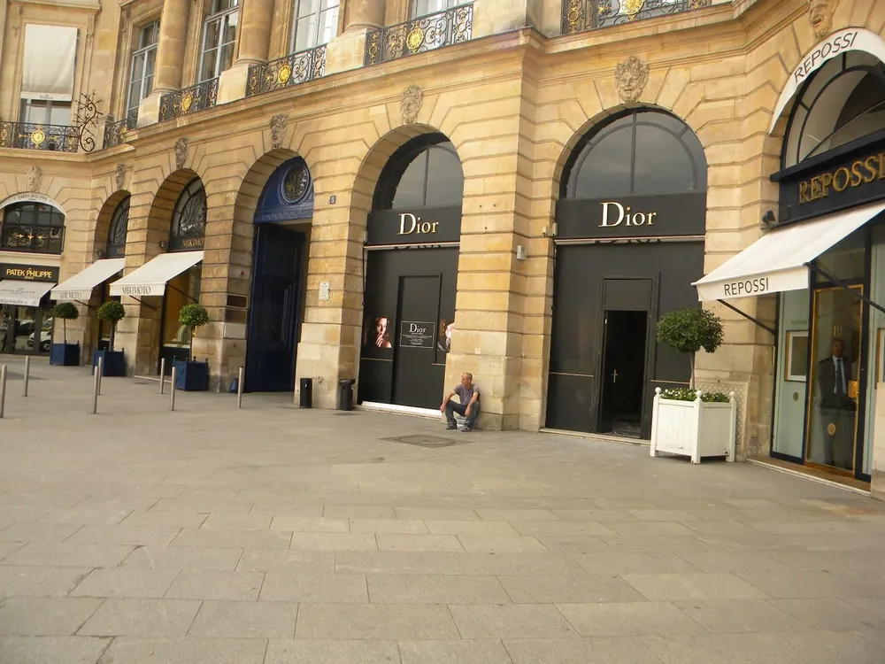 Place_Vendome,_Dior,_Paris_(1).webp