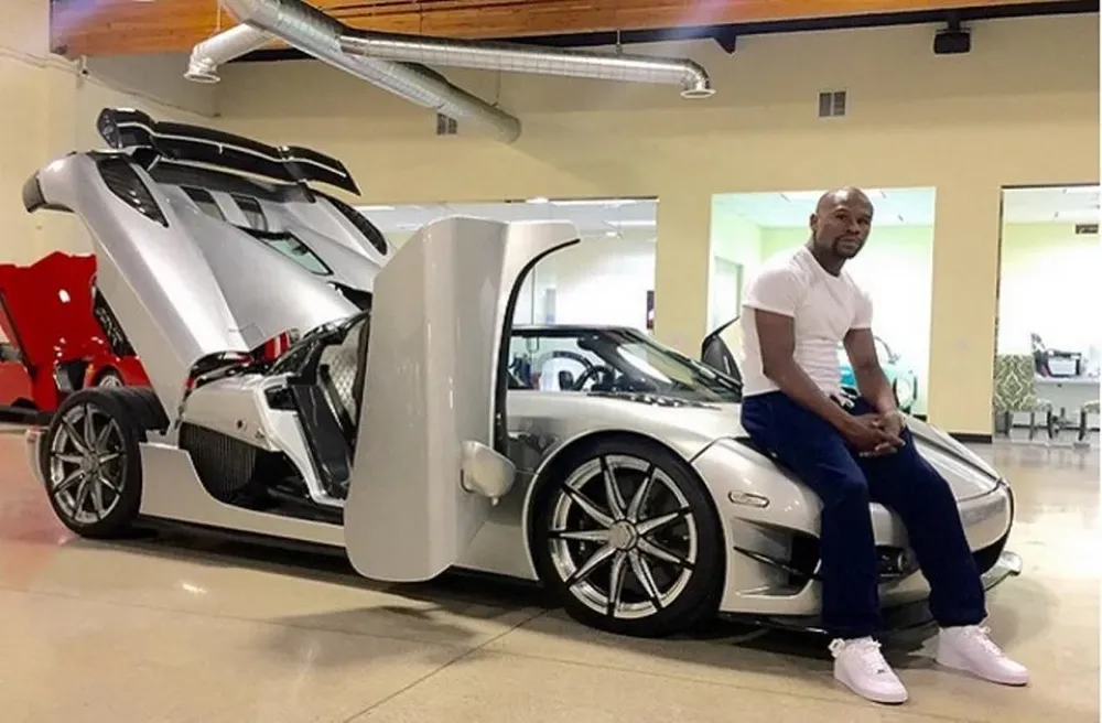 Floyd Mayweather y su nueva adquisición