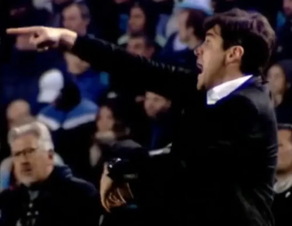 Alexander Medina protestó por el tiempo que hizo Racing de Fernando Gago ante su flamante equipo, Vélez Sarsfield