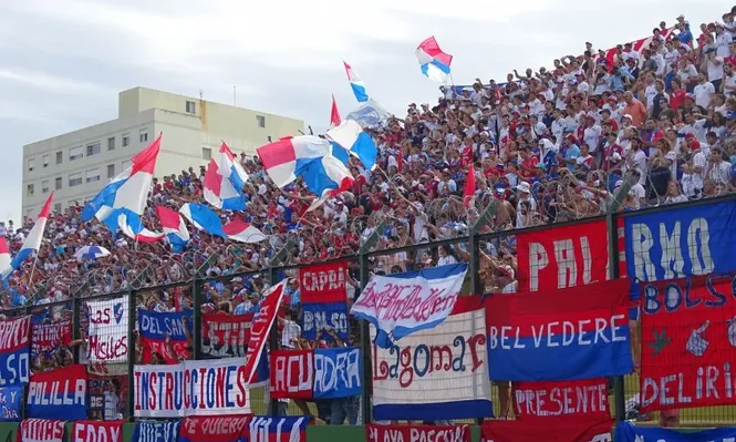 La hinchada copó el Campus