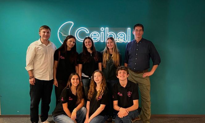 Los estudiantes del Colegio y Liceo Sagrada Familia junto a sus profesores