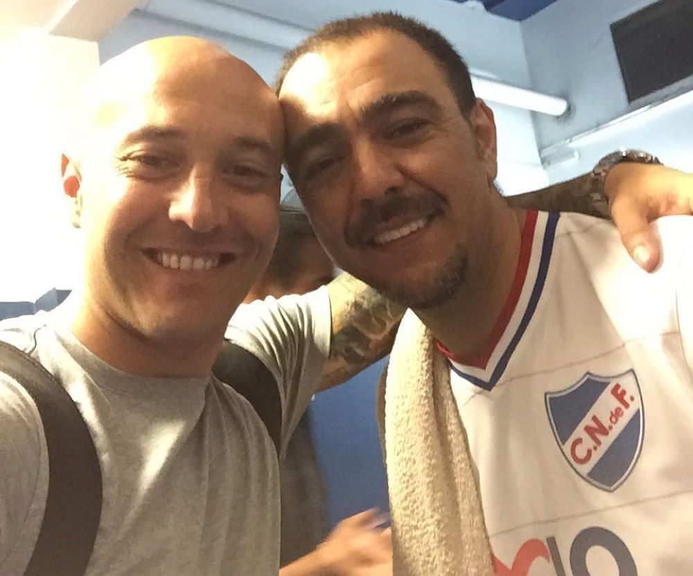 Javier Chevantón y El Chino Álvaro Recoba en una visita a Montevideo
