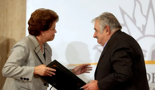 Mujica pide apoyo de Brasil para frenar crisis regional