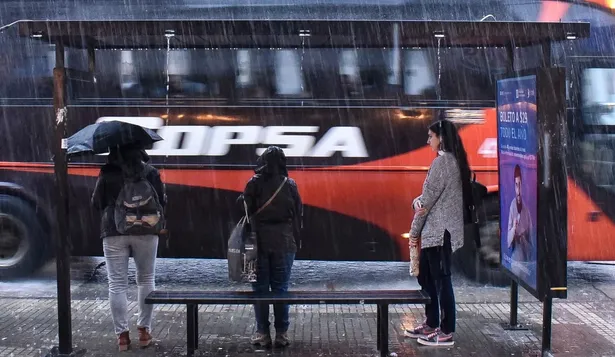 Ómnibus de Copsa frente a una parada de ómnibus