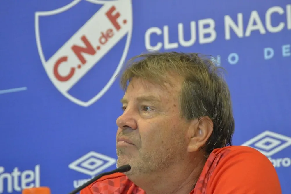 Ricardo Zielinski cuando dirigió Nacional