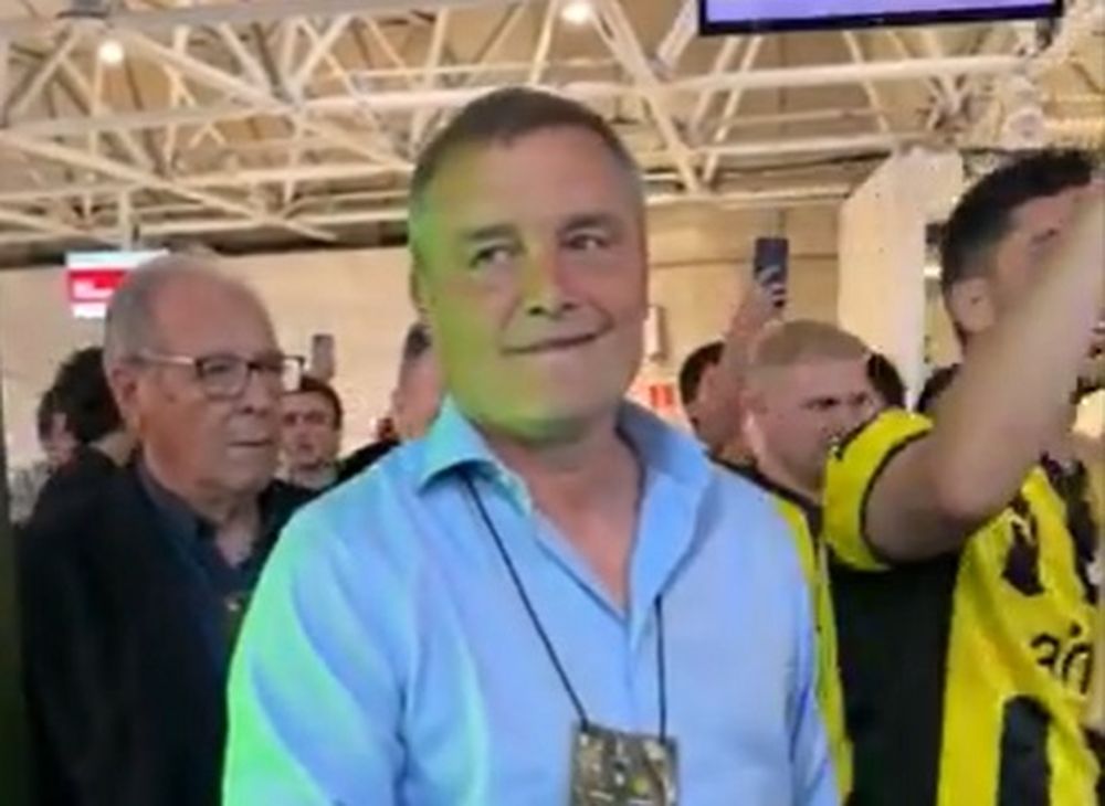 Diego Aguirre en el festejo de Peñarol en el aeropuerto de Río de Janeiro