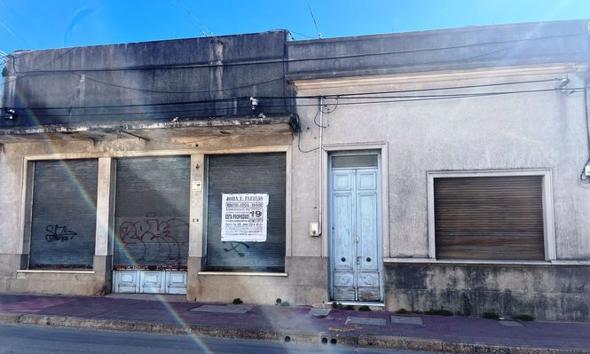 Casa y local comercial en Santa Lucía en remate judicial