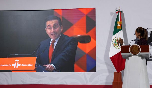 La presidenta de México, Clauda Sheinbaum, observa el discurso de José Manuel Albares, en directo. EFE.