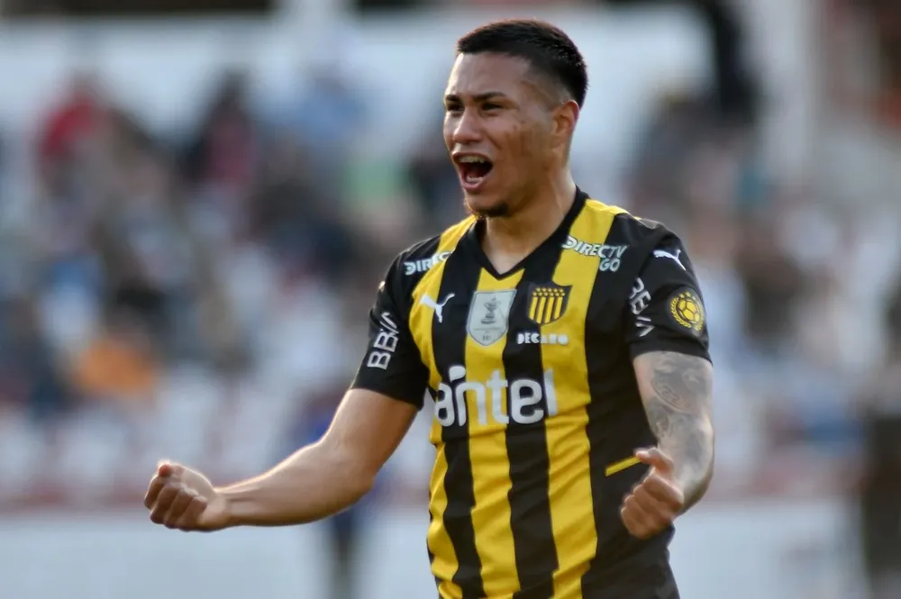 El jugador de Peñarol, Rodrigo Saravia