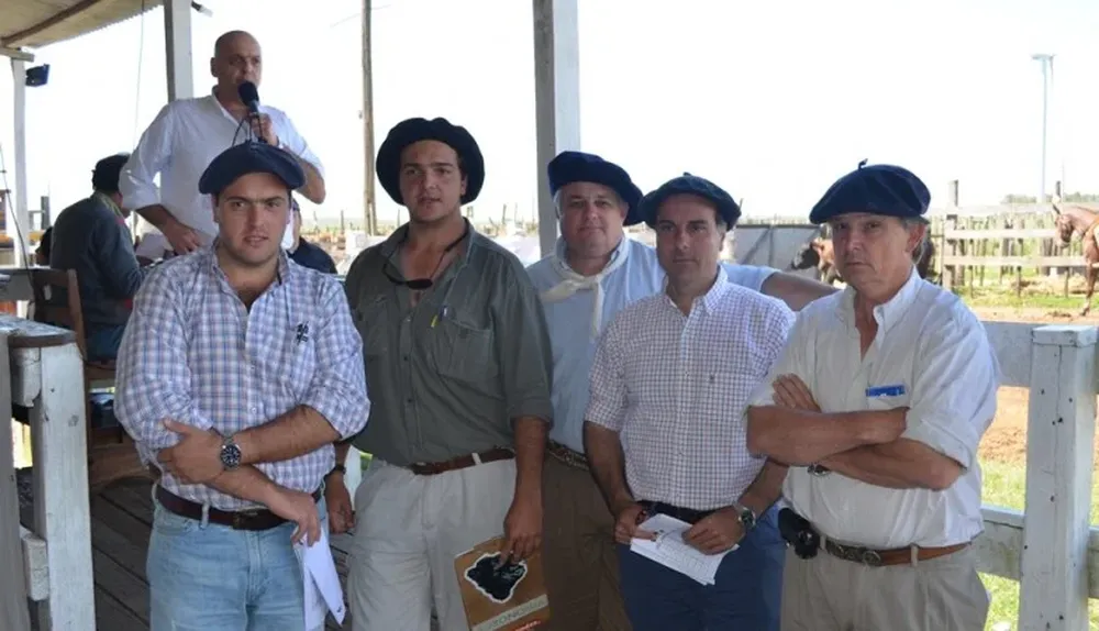 Integrantes de las firmas rematadoras y de las cabañas en Parada Fariña