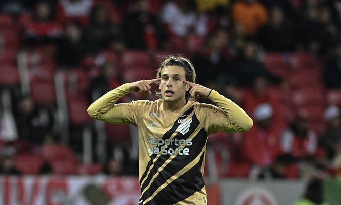 Agustín Canobbio festeja su gol ante Inter