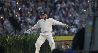 Bad Bunny se viste con Zara y lleva la moda española al show del Super Bowl más visto de la historia