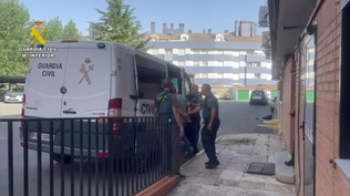 La Guardia Civil continúa la investigacion para dar con los responsables de los incendios forestales en España.